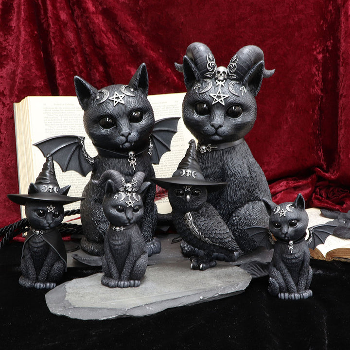 Group of various cult cuttie figurines